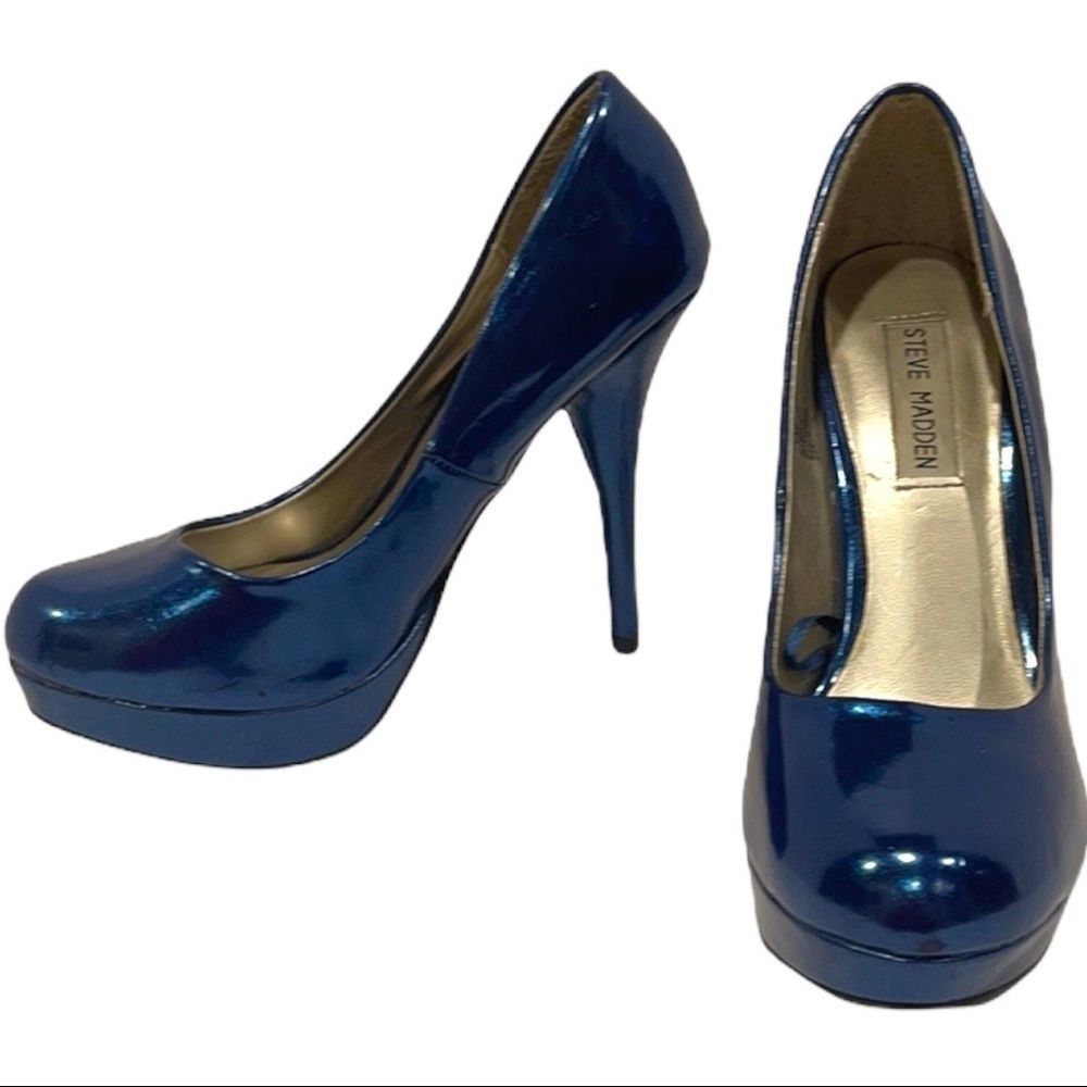 Steve Madden Cobalt Blue Round Toe Pumps.          Size 6